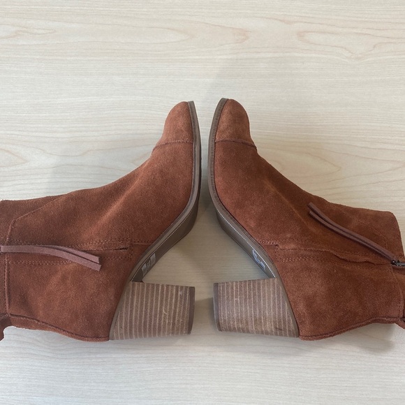 Toms Rust Suede Ankle Booties with Fringe - Picture 5 of 11